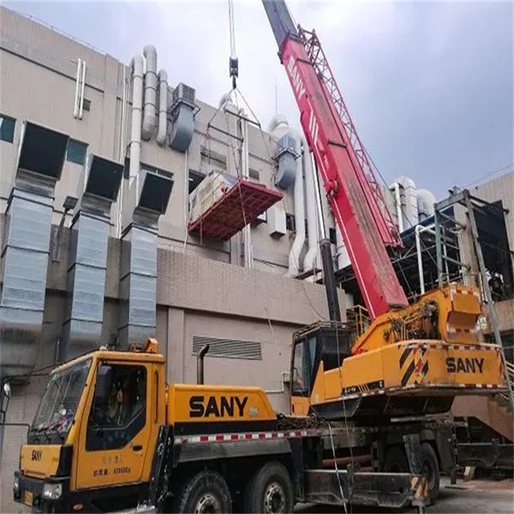 万冲镇租赁大型汽车吊，助力工程项目高效进行