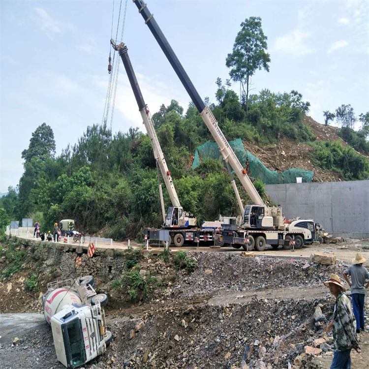 万冲镇汽车掉沟里叫吊车救援要多少钱